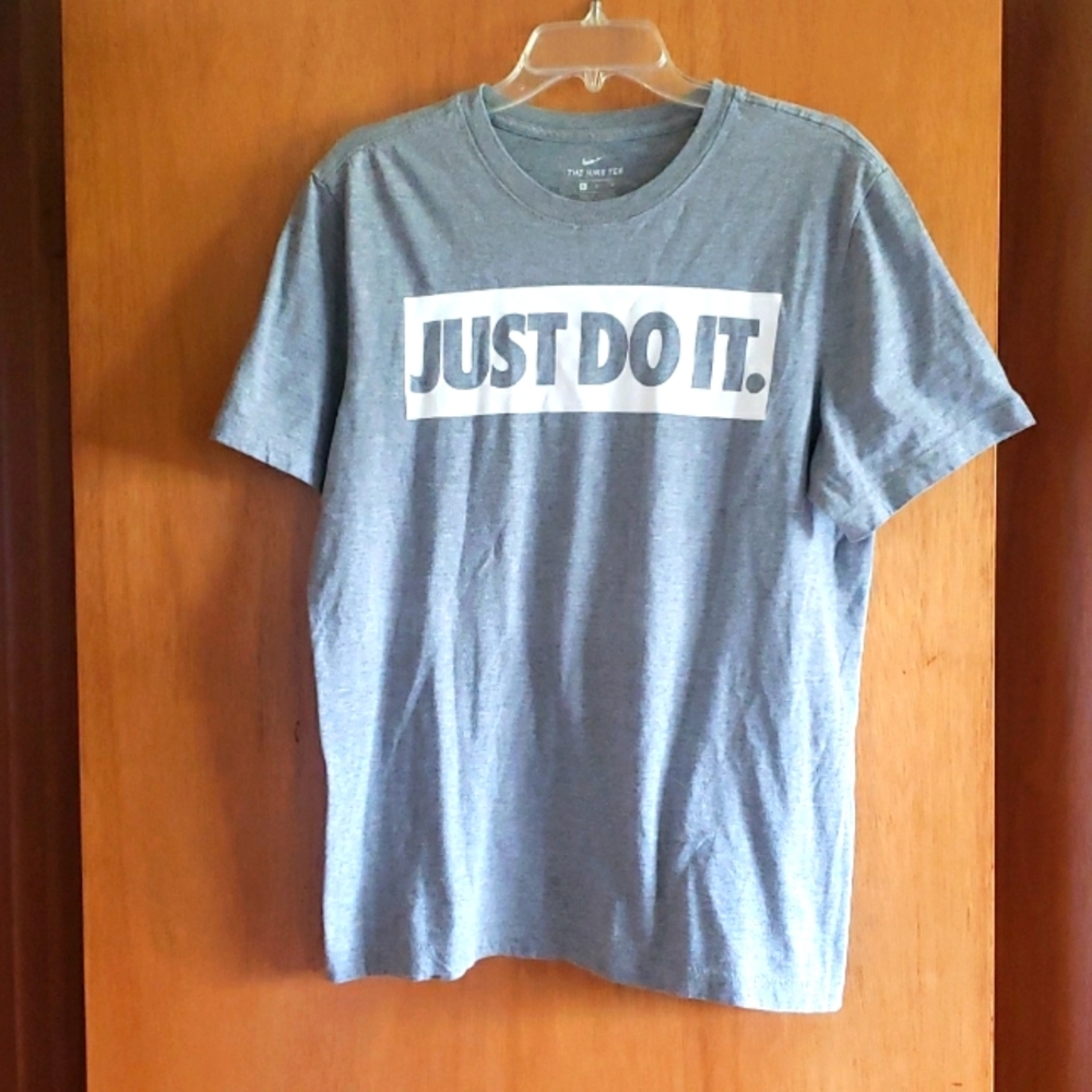 Nike mens t shirt